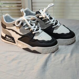 Stylish Black and White Men's Sneakers